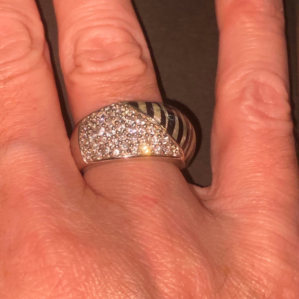 Bling it up with this fun silver 925 ring!